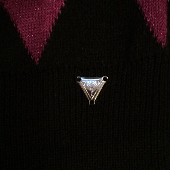 2/$20 ❤️Host Pick❤️👚 Guess Top👚 - Picture 3 of 8